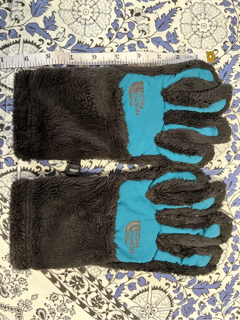The North Face Black and Blue Fleece Five-Finger Gloves